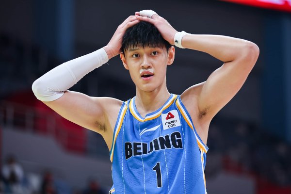 股天下 冲击NBA？媒体人：北汽已准备金额不错的合同全力挽留，但曾凡博还在犹豫