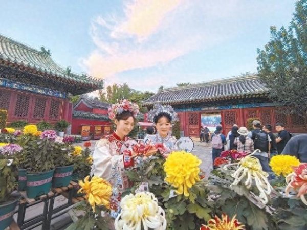 顺升网 小而美的日坛游园会引来30万游客街区联动接住流量一场花展如何点燃街区消费